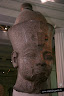 Cabeza de granito rojo de la colosal figura de un rey