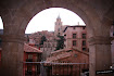 Arco de la Plaza Mayor y la torre de la Catedral al fondo