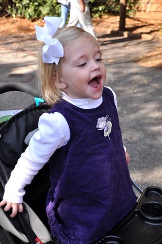 [first trip to zoo 111910 (7)[3].jpg]