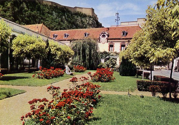 Cartes Postales Pop et  Kitsch des années 50, 70 et 70 - Pop and kitsch vintage postcards from the fifties, the sixties and the seventies : L'usine RHODIACETA de BESANCON