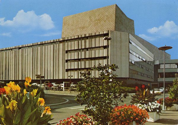 Cartes Postales Pop et  Kitsch des années 50, 70 et 70 - Pop and kitsch vintage postcards from the fifties, the sixties and the seventies : Theater der Bundeshaupstadt BONN