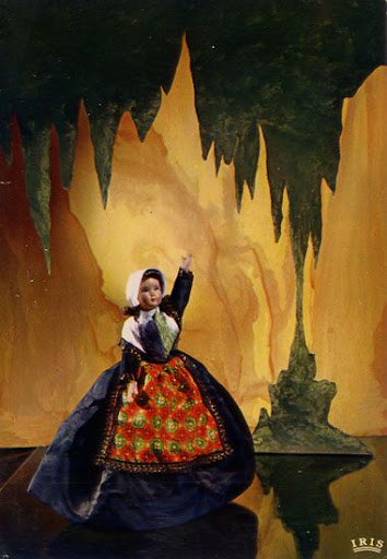 Cartes Postales Pop et Kitsch des années 50, 70 et 70 Regional Puppets / Poupées Régionales