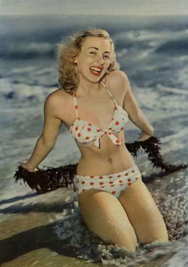 Cartes Postales Pop et  Kitsch des années 50, 70 et 70 Babes on the beach / En maillot de bain