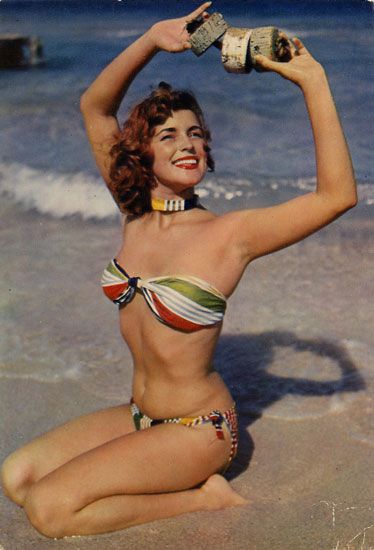 Cartes Postales Pop et  Kitsch des années 50, 70 et 70 Babes on the beach / En maillot de bain