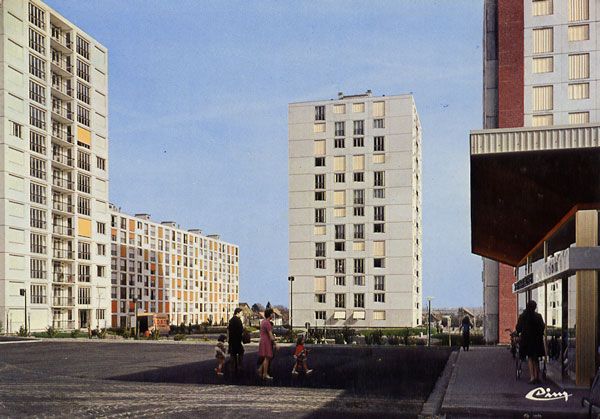 Cartes Postales Pop et  Kitsch des années 50, 70 et 70 Avec un peu d'aide de nos amis - Pop and kitsch vintage postcards from the fifties, the sixties and the seventies : GOUSSAINVILLE (95. Val-d'Oise) Les 