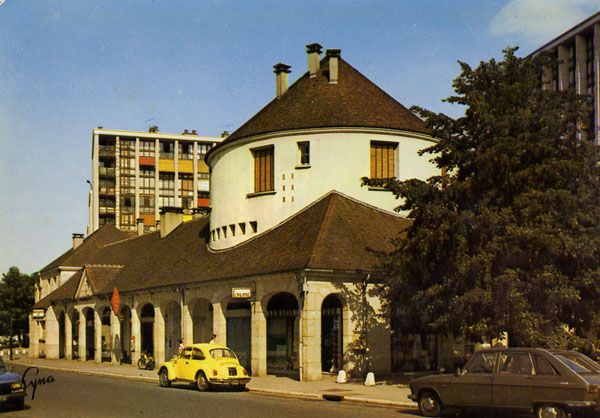 Cartes Postales Pop et  Kitsch des années 50, 70 et 70 Avec un peu d'aide de nos amis - Pop and kitsch vintage postcards from the fifties, the sixties and the seventies : MEUDON LA FORET - 92360 Centre Commercial du Moulin