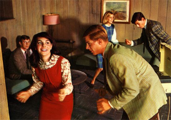 Cartes Postales Pop et  Kitsch des années 50, 70 et 70 - Pop and kitsch vintage postcards from the fifties, the sixties and the seventies : Dance, dance dance