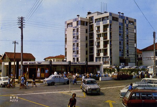Cartes Postales Pop et Kitsch des années 50, 70 et 70 - Pop and kitsch vintage postcards from the fifties, the sixties and the seventies : Les Landes Touristiques MIMIZAN-PLAGE (40) L'Hôtel La côte d'argent