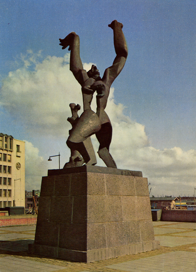 Cartes Postales Pop et Kitsch des années 50, 70 et 70 - Pop and kitsch vintage postcards from the fifties, the sixties and the seventies : ROTTERDAM Monument La ville détruite O. Zadkine