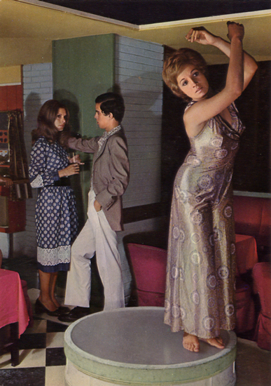 Cartes Postales Pop et  Kitsch des années 50, 70 et 70 - Pop and kitsch vintage postcards from the fifties, the sixties and the seventies : Groovy people, Jeunes gens modernes