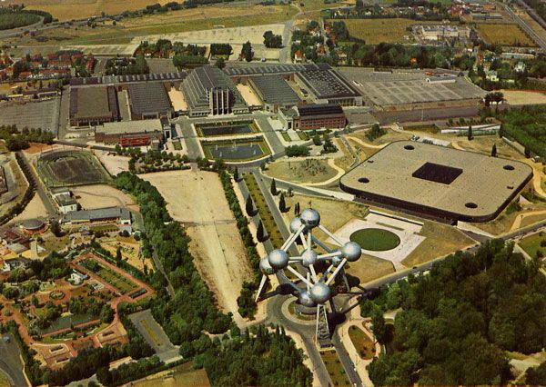 Cartes Postales Pop et  Kitsch des années 50, 70 et 70 - Pop and kitsch vintage postcards from the fifties, the sixties and the seventies : BRUXELLES Panorama du Heysel