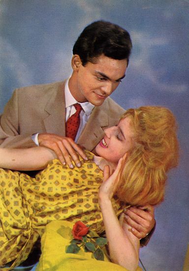 Cartes Postales Pop et  Kitsch des années 50, 70 et 70 - Pop and kitsch vintage postcards from the fifties, the sixties and the seventies : L'amour, encore et toujours