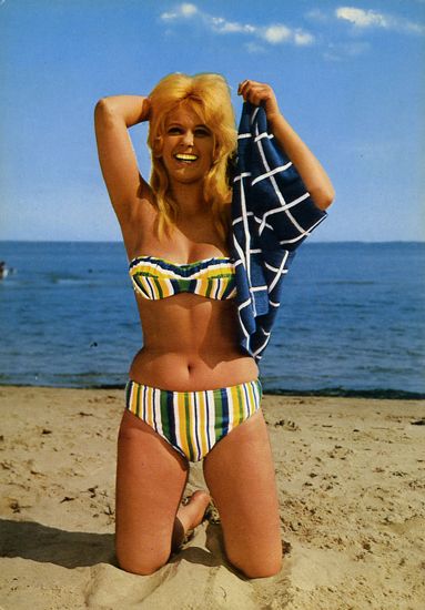Cartes Postales Pop et  Kitsch des années 50, 70 et 70 - Pop and kitsch vintage postcards from the fifties, the sixties and the seventies : Tous à la plage