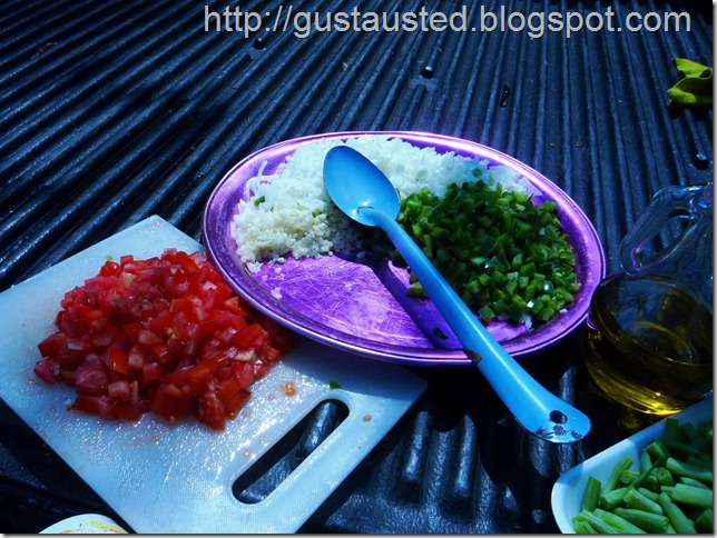 Ingredientes del sofrito: Cebolla, ajo y pimiento verde picados