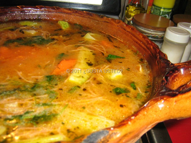 SOPA DE FIDEO CON POLLO Y VERDURAS (8) SOPA DE FIDEO CON POLLO Y VERDURAS (8)