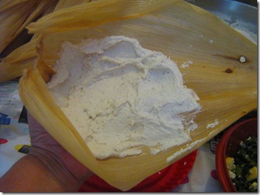 SEGUN EL TAMAO DELA HOJA 1 2 CUCHARADAS DE MASA SEGUN EL TAMAO DELA HOJA 1 2 CUCHARADAS DE MASA