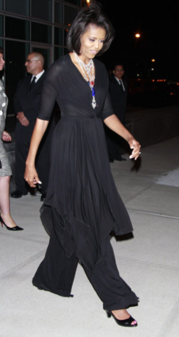 [michelle obama wearing a tom binns necklace[2].png]