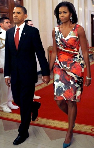 [Michelle_Barack_Obama_award_posthumous_medal_of_honor_Bluefly_blog_FlyPaper-400[3].jpg]