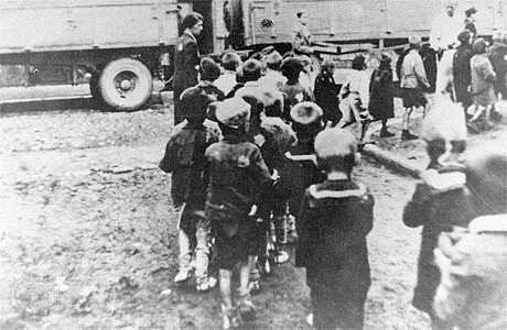 [jewish children enroute to nazi death camp[4].jpg]
