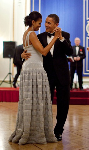 [President-Barack-Obama-and-First-Lady-Michelle-Obama-Dance-during-the-Nobel-Banquet[5].jpg]