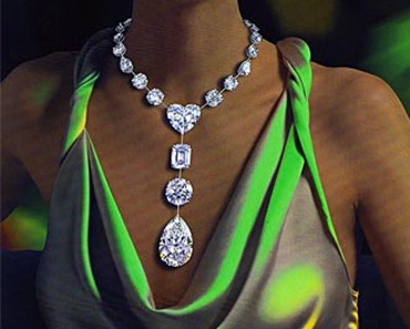 The%20Lesotho%20Promise%20Diamond%20cut%20from%20one%20stone%20of%20603%20carats_%2026%20D%20color%20stones%20in%20one%20necklace%20from%20one%20jewel