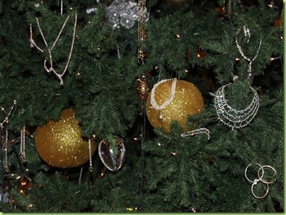 2_Emirates_Christmas_Tree_sff