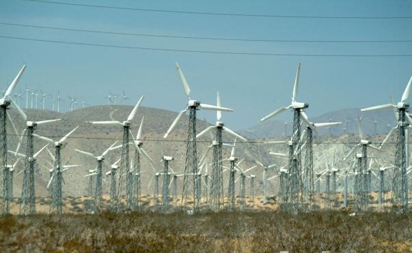 [Wind-Turbine-Generators--Palm-Springs--California_web[5].jpg]