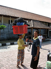 Women carrying the dive stuff