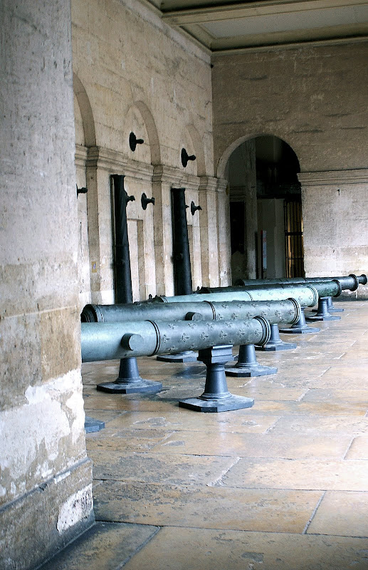 http://lh6.ggpht.com/_Dlnzie1n0yI/TTJHfu8FgiI/AAAAAAAAC8A/s_0YwEkuELY/s800/GALERIE%20AVEC%20CANONS.jpg
