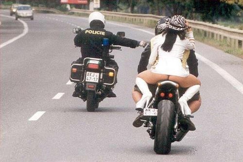 [mujer moto[3].jpg]