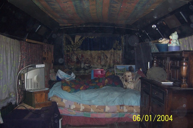 [bedroom 002[2].jpg]