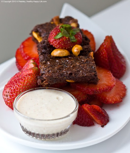 strawberry-brownie-dessert-with-maple-cream