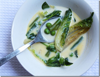 pea-lettuce-and-spring-onion-soup