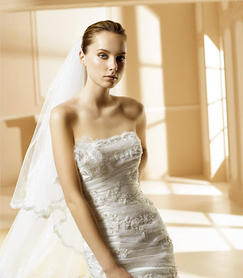 Modelo Medina - Colección Volumes - La Sposa 2008