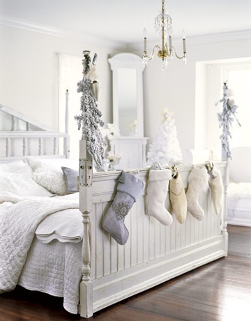 [Bedroom-White-Holiday-Stockings-HTOURS1206-de[4].jpg]