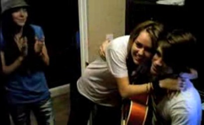 Miley Cyrus hugs Justin Gaston after his performance picture