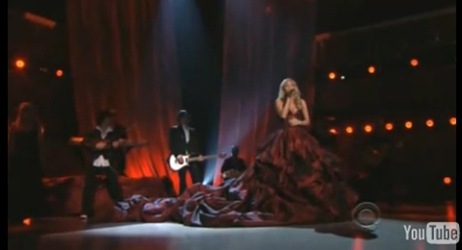 picture of carrie underwood red dress on 2009 ACMs