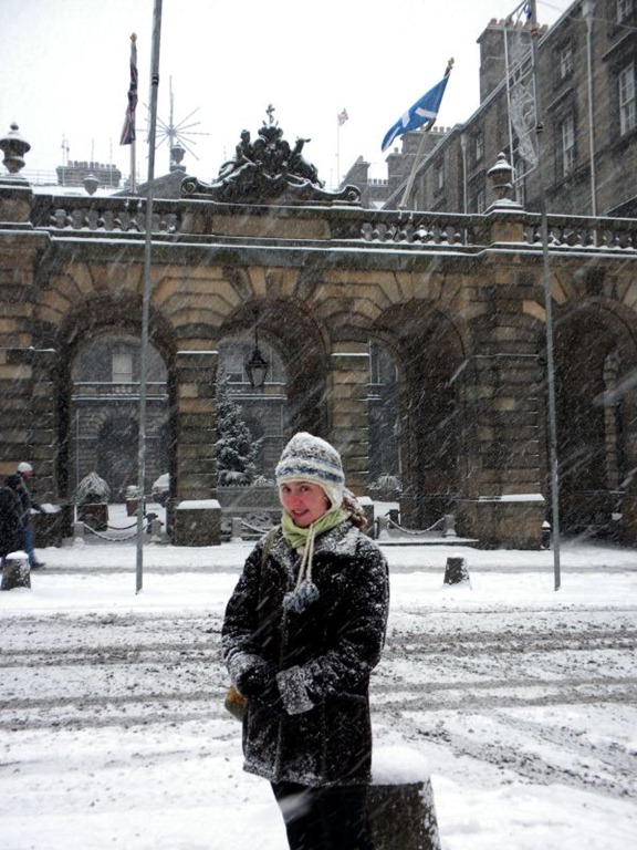 [Becca-in-snowy-Edinburgh4.jpg]