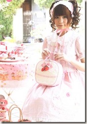 Bastante fitas, babados, rendinhas, etampas kawaii