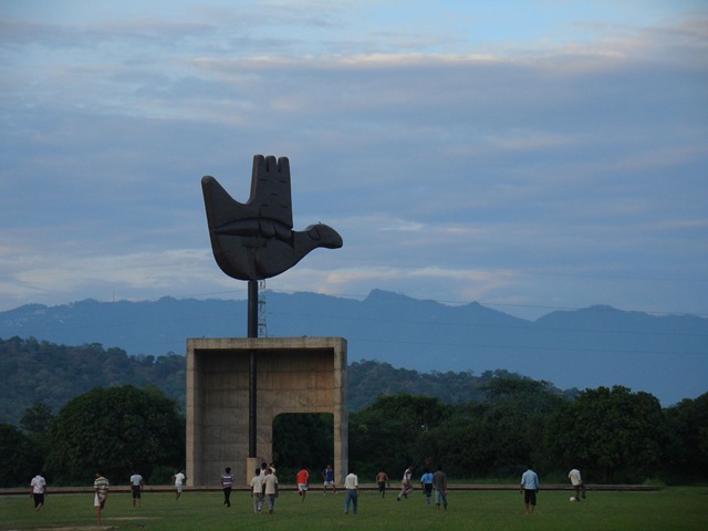 [clue-3-paheli27[3].jpg]