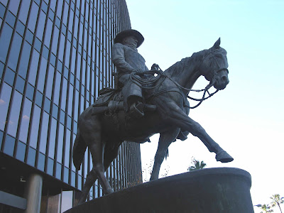 John Wayne en 8444 Wilshire Blvd, Beverly Hills, Los Angeles, California
