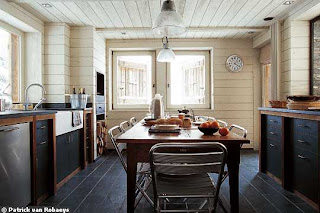 eat-in-black-floor.jpg