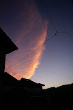 不思議な形の朝の雲