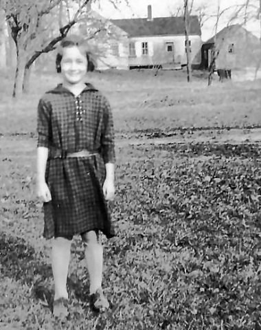 [Annie Billings 24 Nov 1932 Fisher Road house cropped[2].jpg]