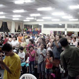 Multidão aplaude em pé a Palavra do Senhor.jpg