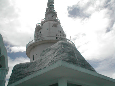 The Dagoba on top of Ambuluwawa mountain