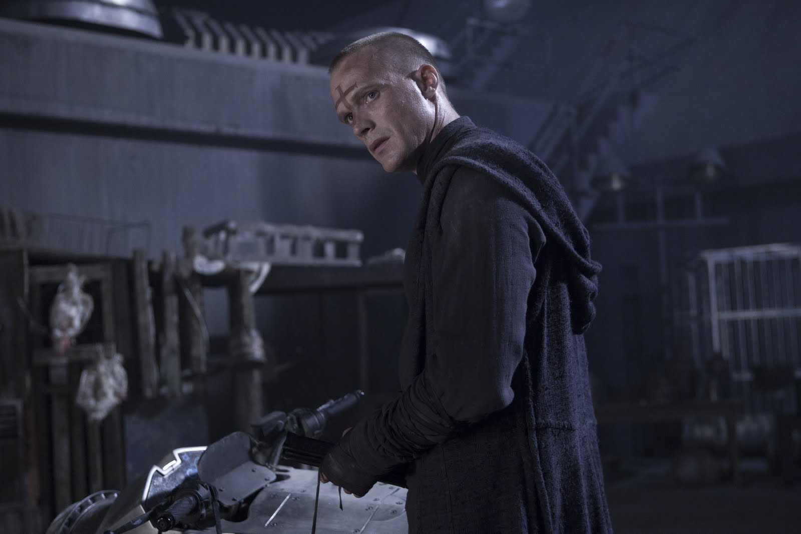 [Paul-Bettany-in-Priest3.jpg]