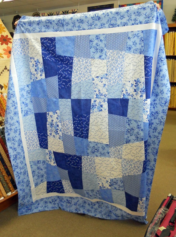 [1010 Sue's quilt with borders[3].jpg]