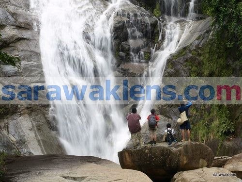 [waterfalls_west_Sarawak_Borneo[2][5].jpg]