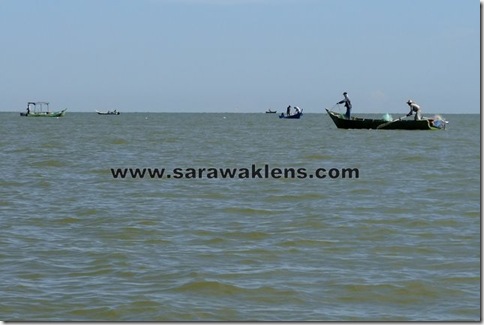 boat_ride_to_Bako_fishermen_8